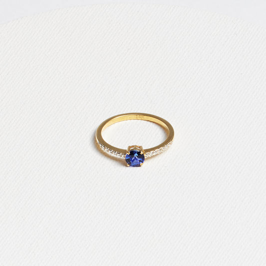 Round Tanzanite Ring with Pavé Diamonds · 0.68ct · 14K Yellow Gold