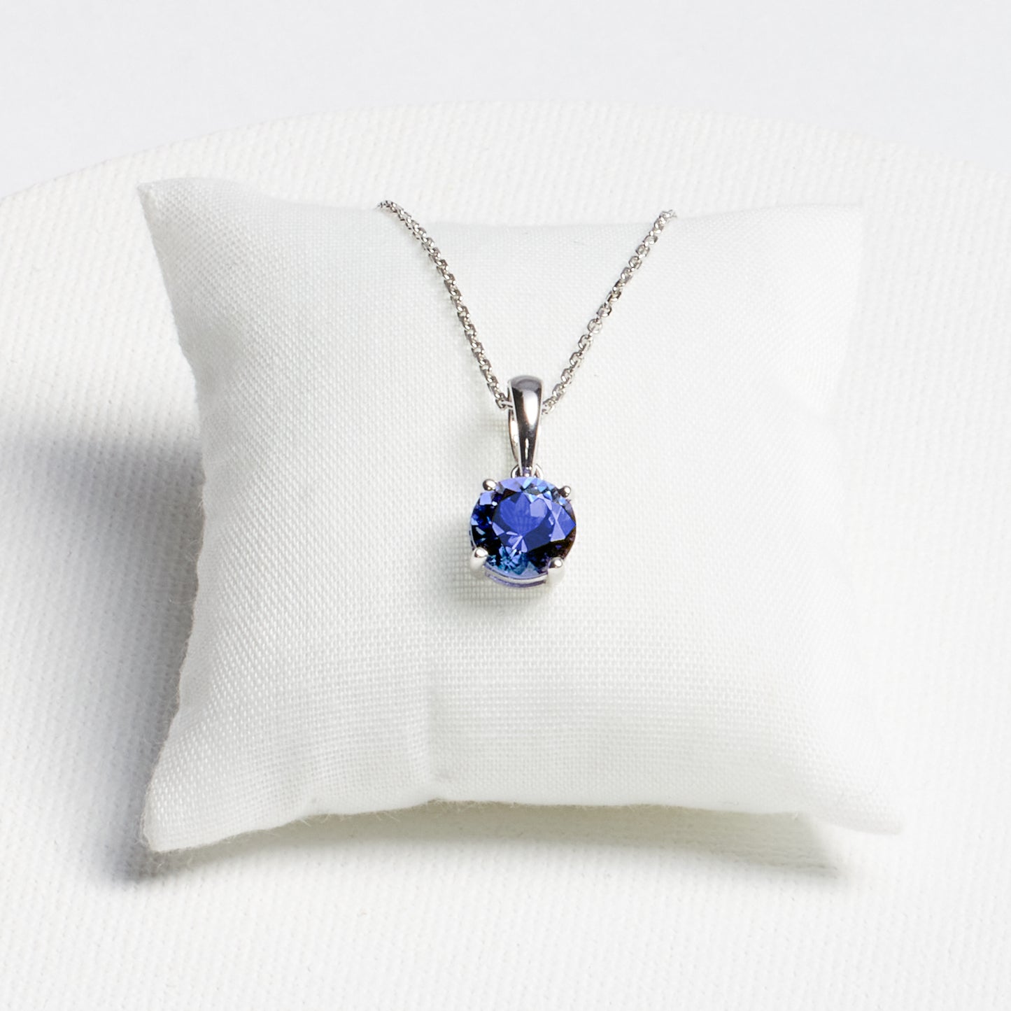 Round Tanzanite Pendant · 1.26ct · 18K White Gold