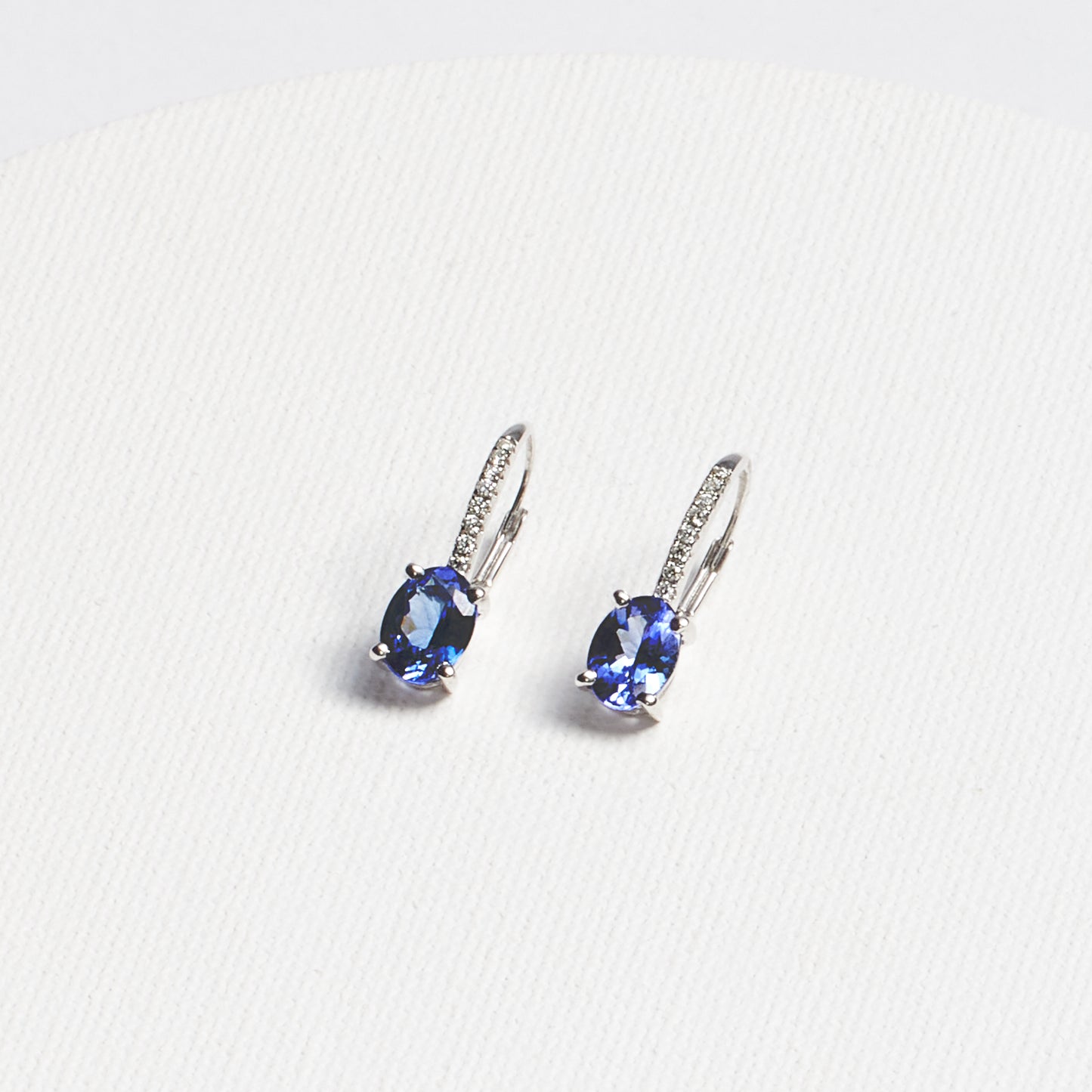 Oval Tanzanite Hanging Earrings · 2.19ct · 10K White Gold
