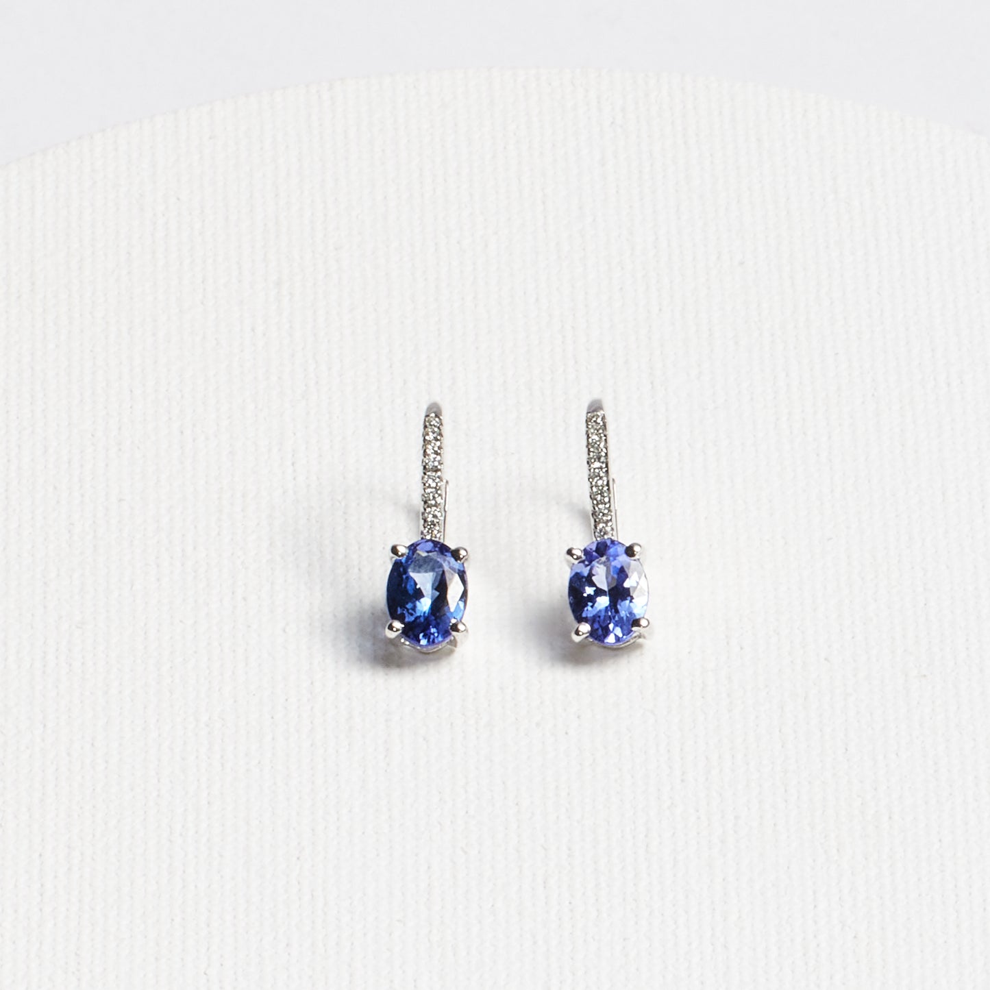 Oval Tanzanite Hanging Earrings · 2.19ct · 10K White Gold