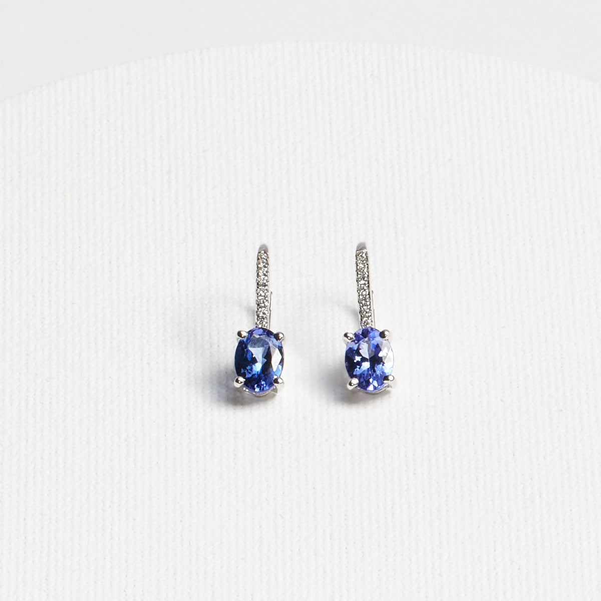 Oval Tanzanite Hanging Earrings · 2.19ct · 10K White Gold